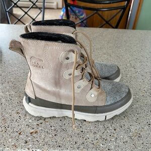 Sorel Boots - Beige and Gray